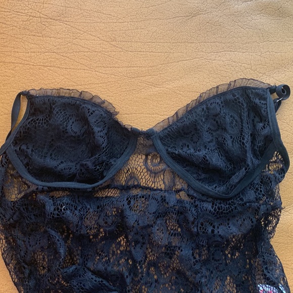 Intimate - Picture 4 of 4